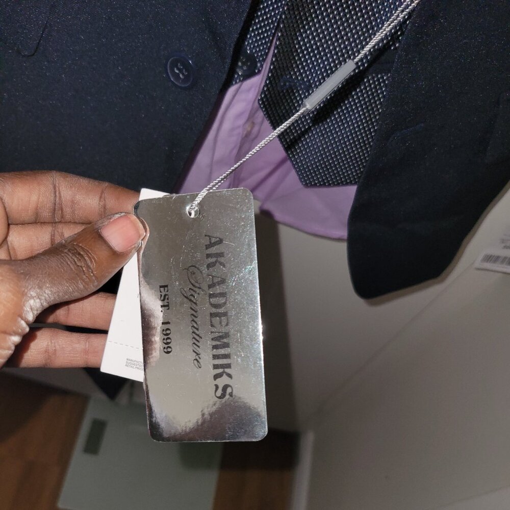 Suit - Picture 4 of 5